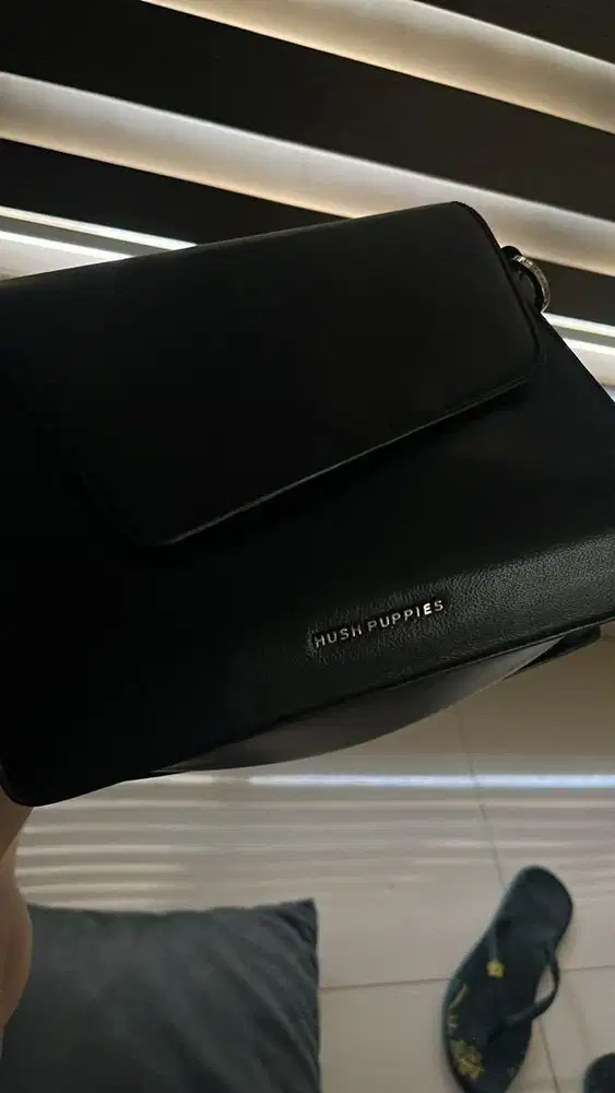 Tas Selempang Hush Puppies