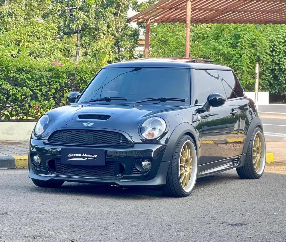 Mini Cooper 1.6 S JCW Package 3 Door R56 2011 / Odo 8rbu Miles