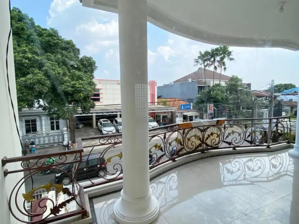 DISEWAKAN RUMAH DEKAT CIKAWAO - SUNDA COCOK UNTUK KANTOR ATAU USAHA