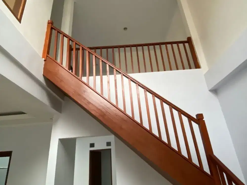 Setraduta Harga Rumah Bagus 2 lantai kawasan bagus