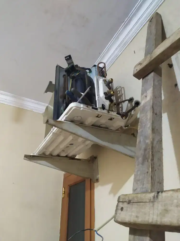 SERVICE AC,CUCI AC DAN PASANG AC