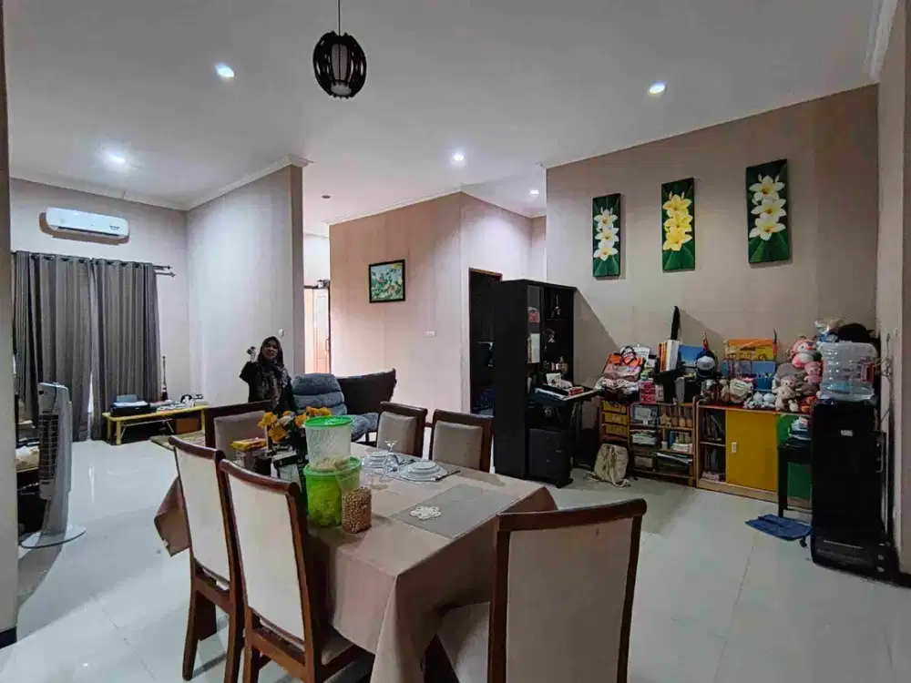 Rumah Bagus mewah Rayan Regency dekat Dian istana, graha family wiyung