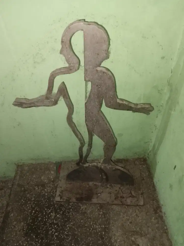 Patung siluet dua profil