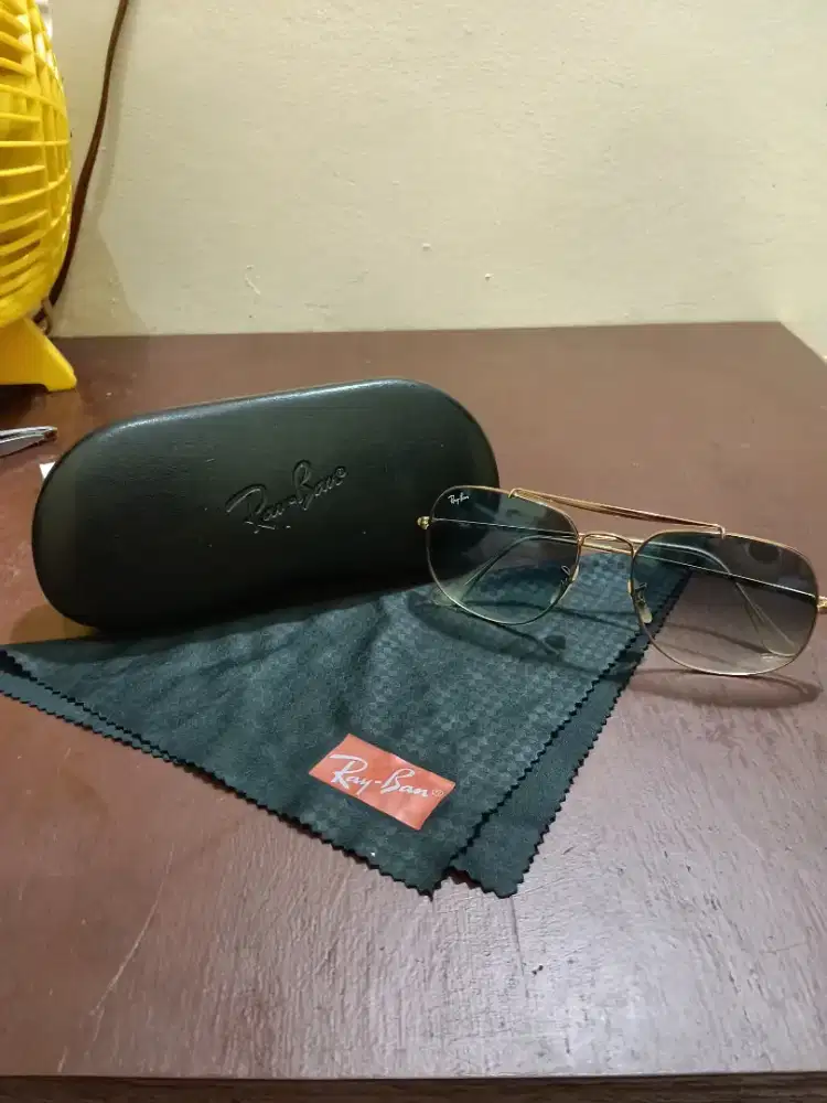 Kacamata Ray-Ban Aviator Gradient (RB3025).