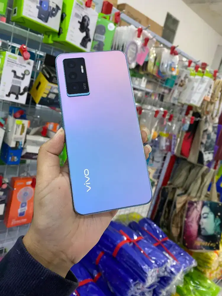 Vivo V23e 8/128 Layar Mewah AMOLED