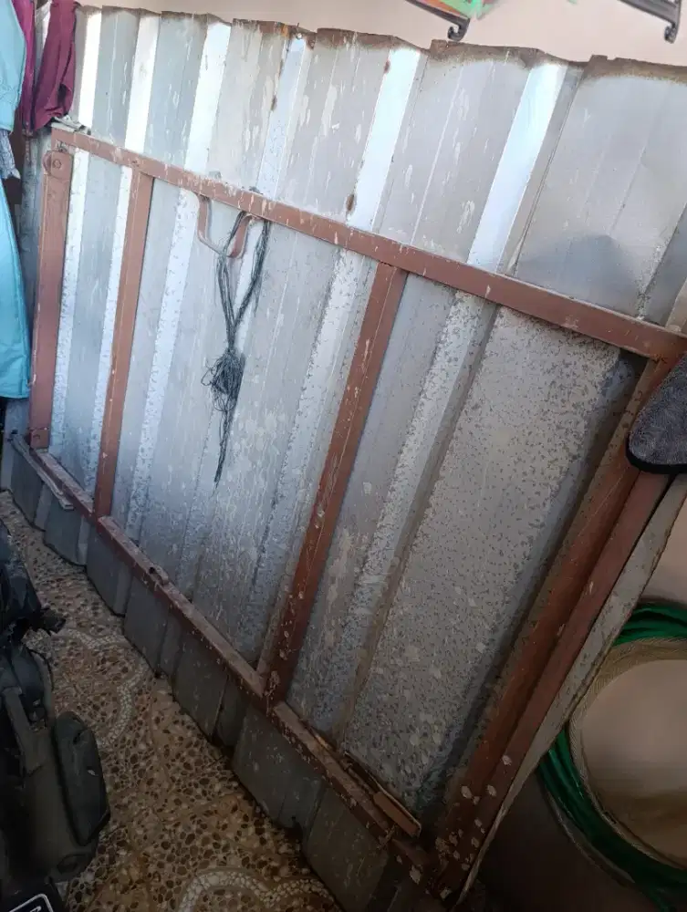 PENUTUP ATAP TANGGA (ADA RODA UNTUK REL)