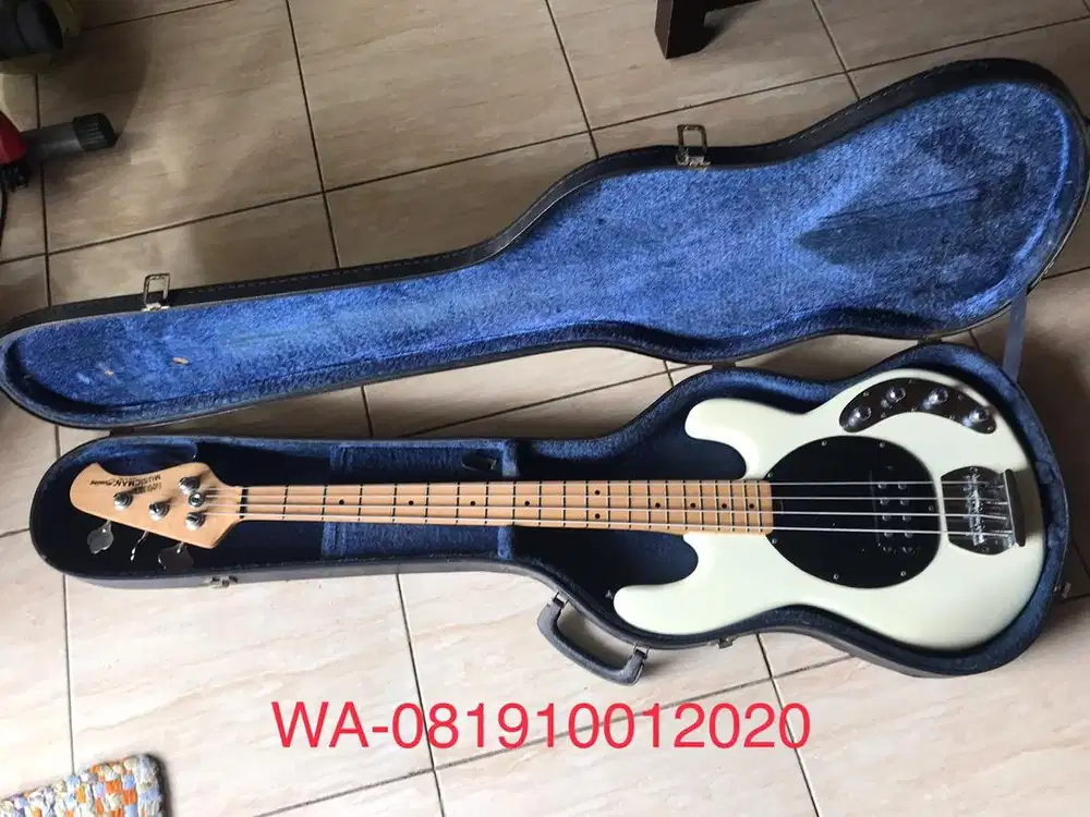 Bass Active 4 senar model Musicman custom