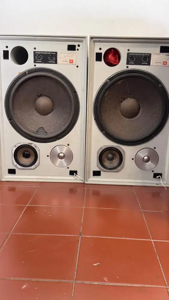Speaker JBL 166 zi