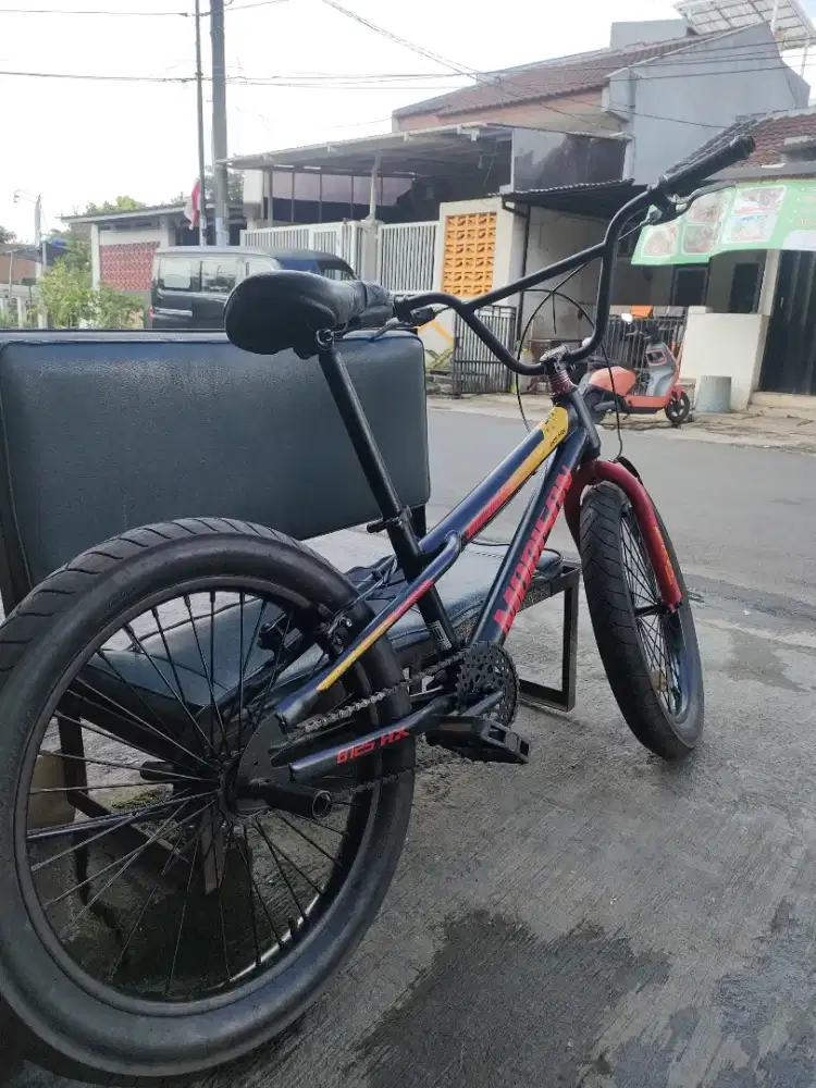 Sepeda BMX r20 masih mulus bodi ORI Ban Jumbo normal semua 400rb ya