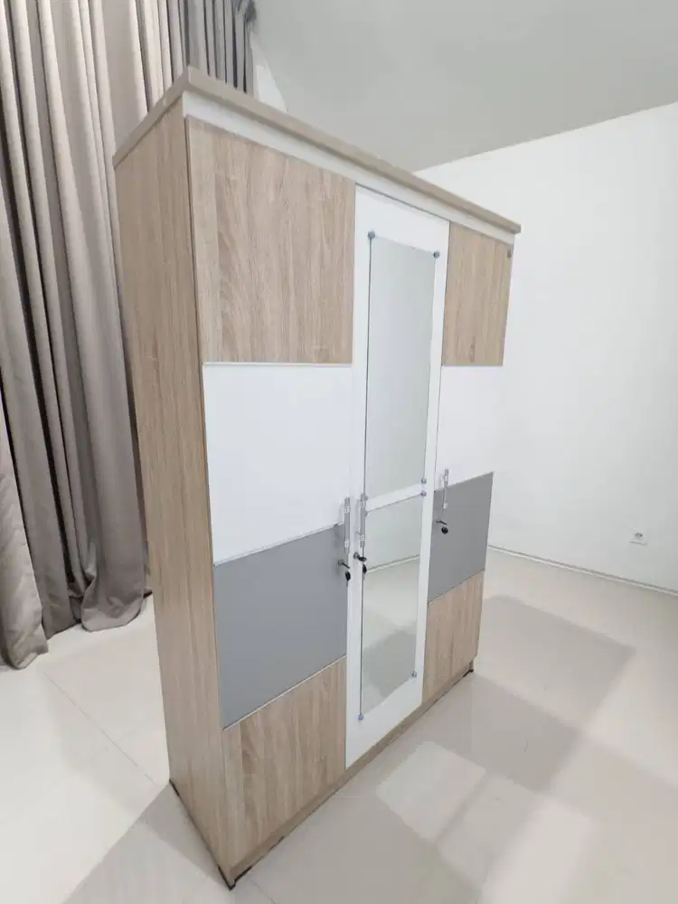 Dijual Lemari 3 Pintu Olympic Bekas