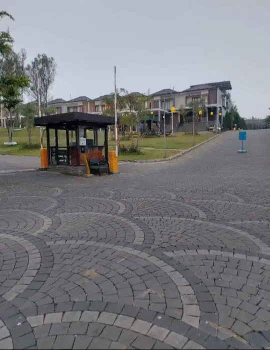 Harga Jatuh! Rumah Bali Garden Cikutra Pahlawan 2 Lantai Taman Luas