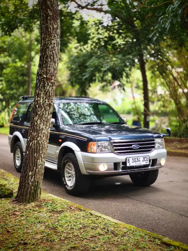 Ford Everest TDi XLT automatic turbo diesel original terawat antik