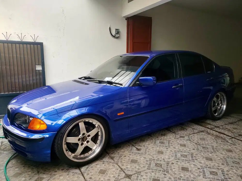 BMW 318i 2000 Bensin