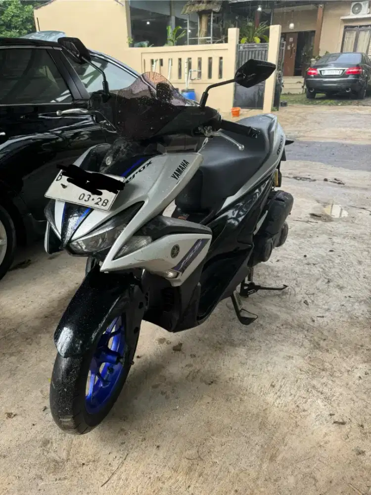 DIJUAL MOTOR AEROX 2018 15 JT NEGO