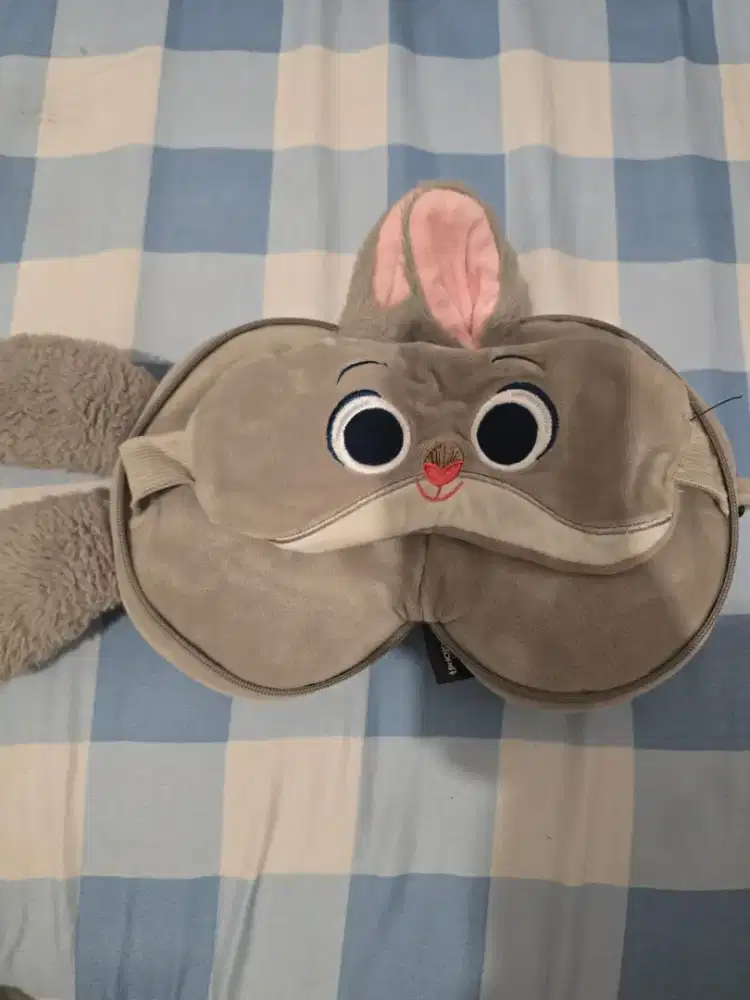 Penutup mata model Kelinci