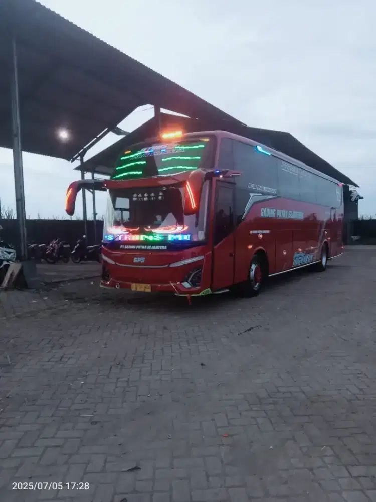 Sewa bus pariwisata Surabaya murah