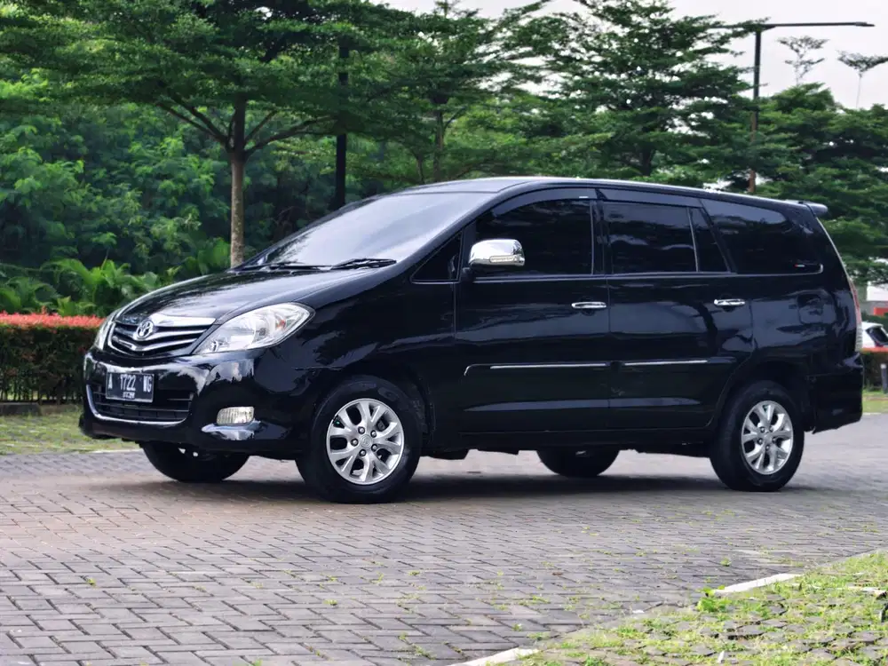 Toyota Kijang Innova 2010 Bensin