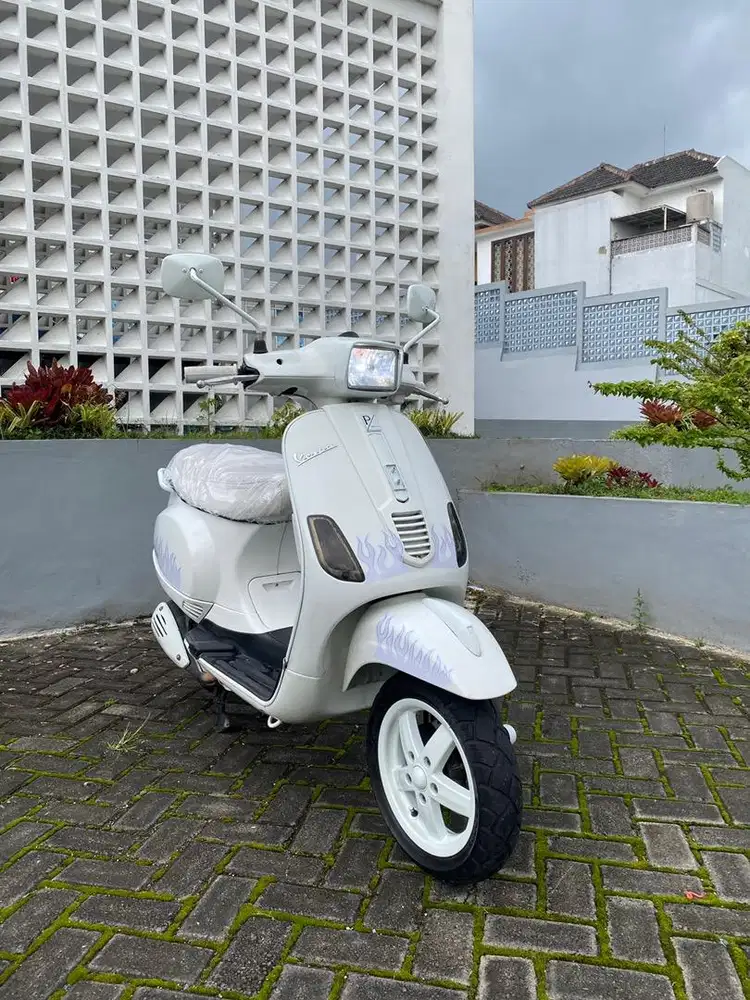 Vespa S 3v 150 2013 putih custom justin