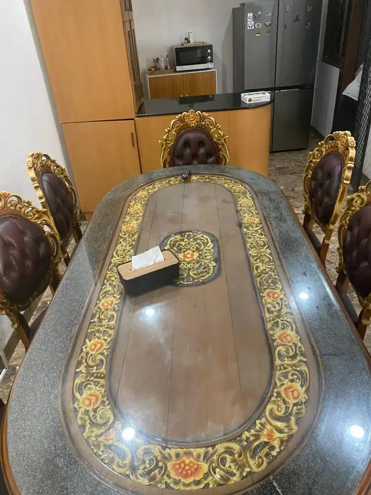 Meja makan ukiran jati