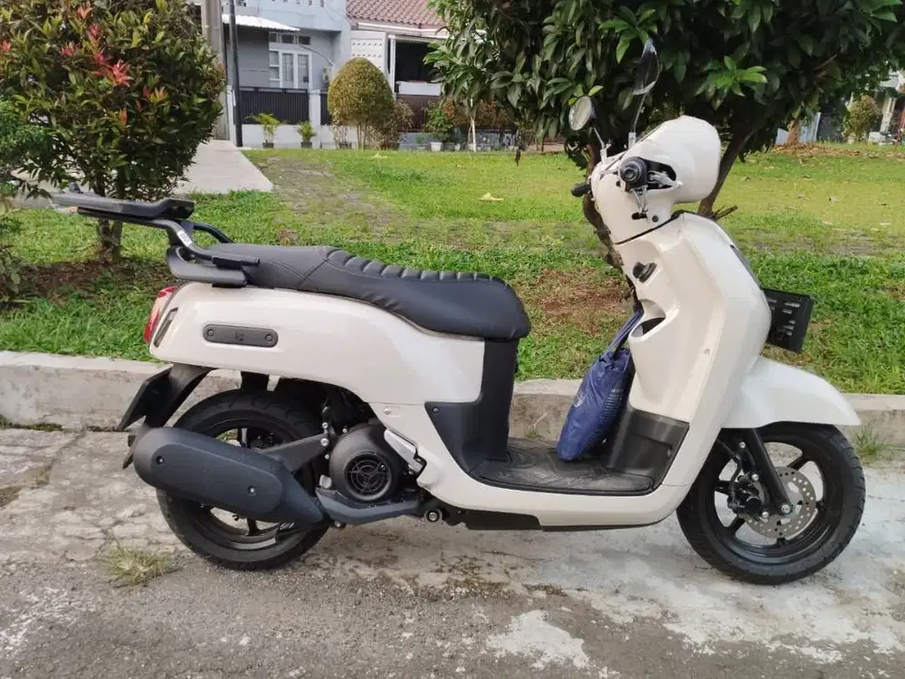Dijual motor yamaha fazzio neo hybrid tahun 2025, warna putih