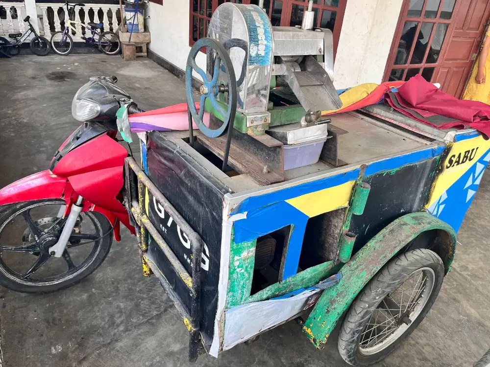 Dijual Mesin Tebu plus motornya dan freezer es batu