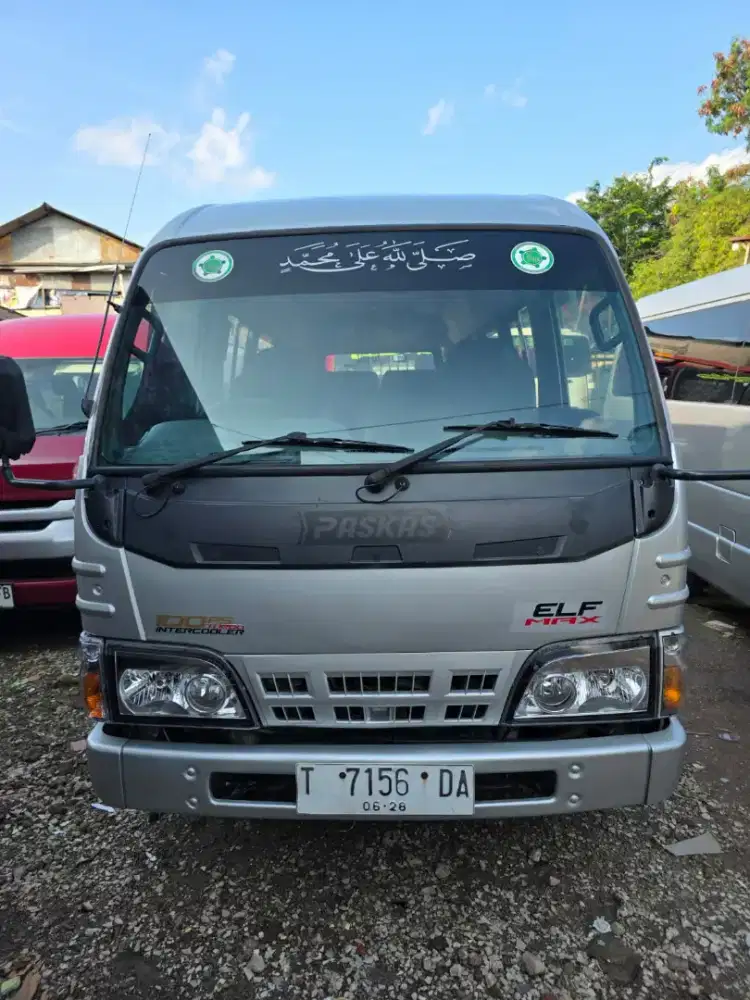 Isuzu elf nhr 55 minibus