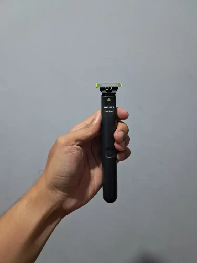 Phillips Pencukur Kumis