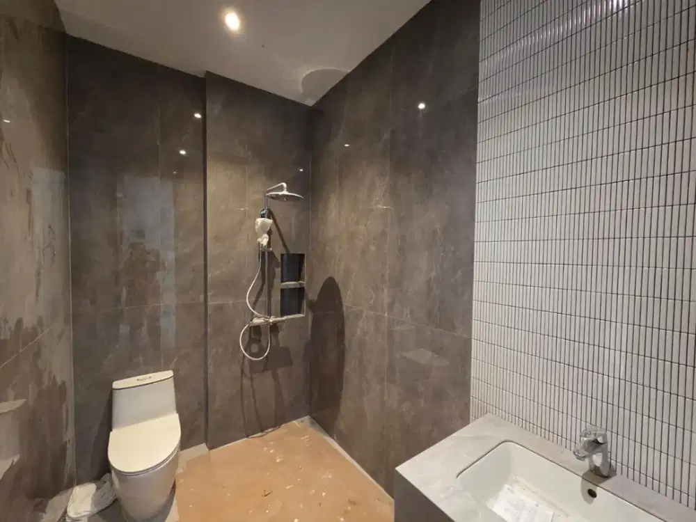 SIAP NEGO! Rumah Baru Cantik Rapi 4 Lantai Strategis di Permata Buana Kembangan Jakarta Barat