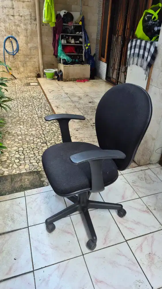Kursi Kantor Putar Hidrolik