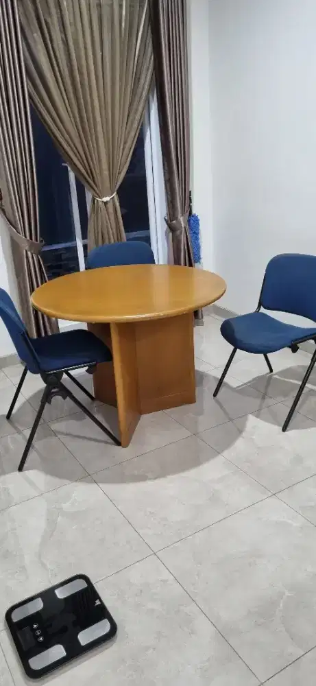 Meja bulat merk high point