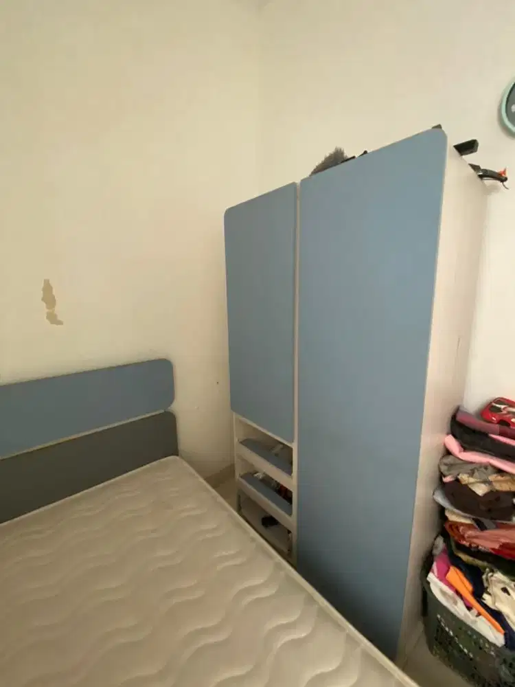 Lemari Baju Anak Modern Biru Putih – Banyak Rak