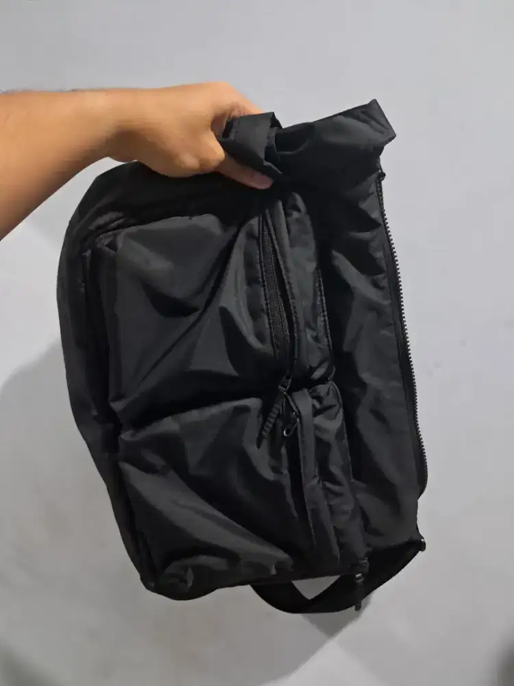 Tas Slempang Hitam