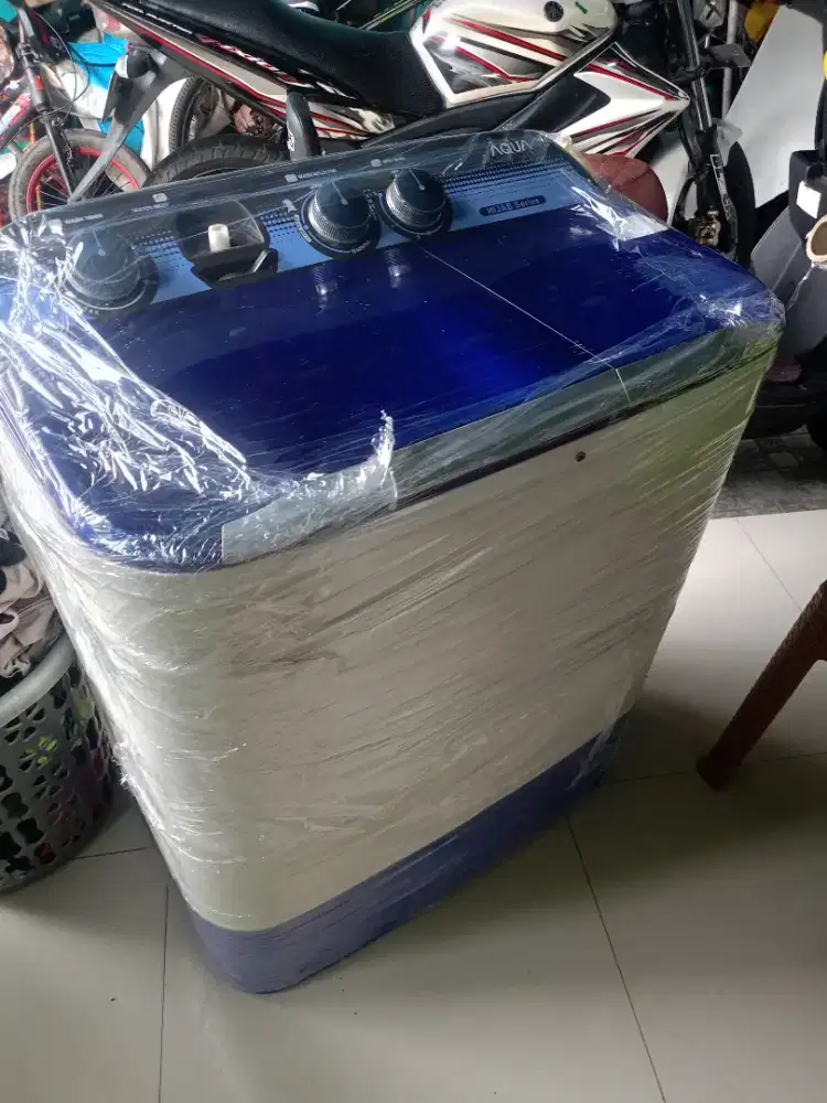 Mesin cuci 2 tabung merk Aqua japan mulus siap pakai