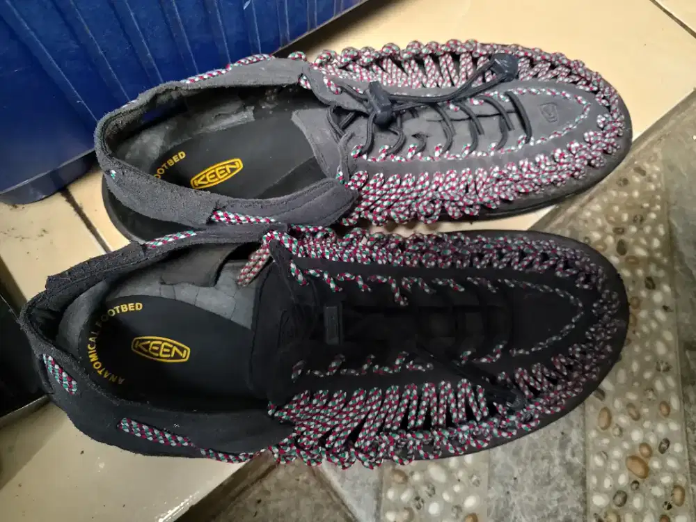 Mahar sepatu sendal keen black