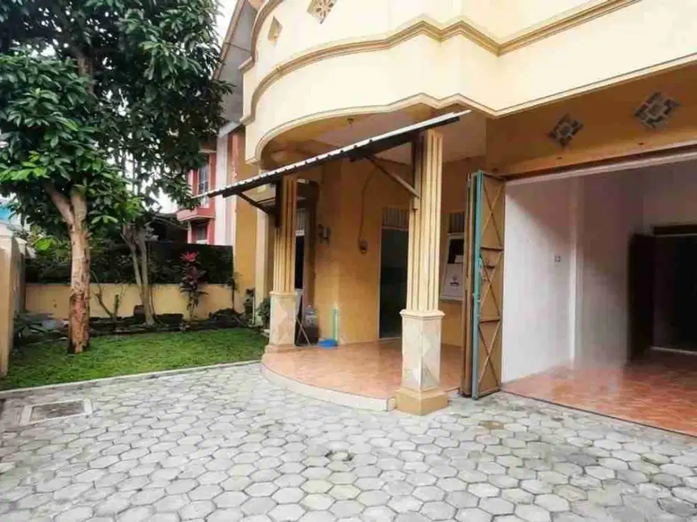 Di sewakan rumah murah dkt Luwes Gentan Graha Setyowati bisa 3 mobil.