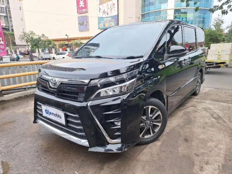 LOW DP Toyota Voxy 2.0 Bensin-AT 2019 TBZ