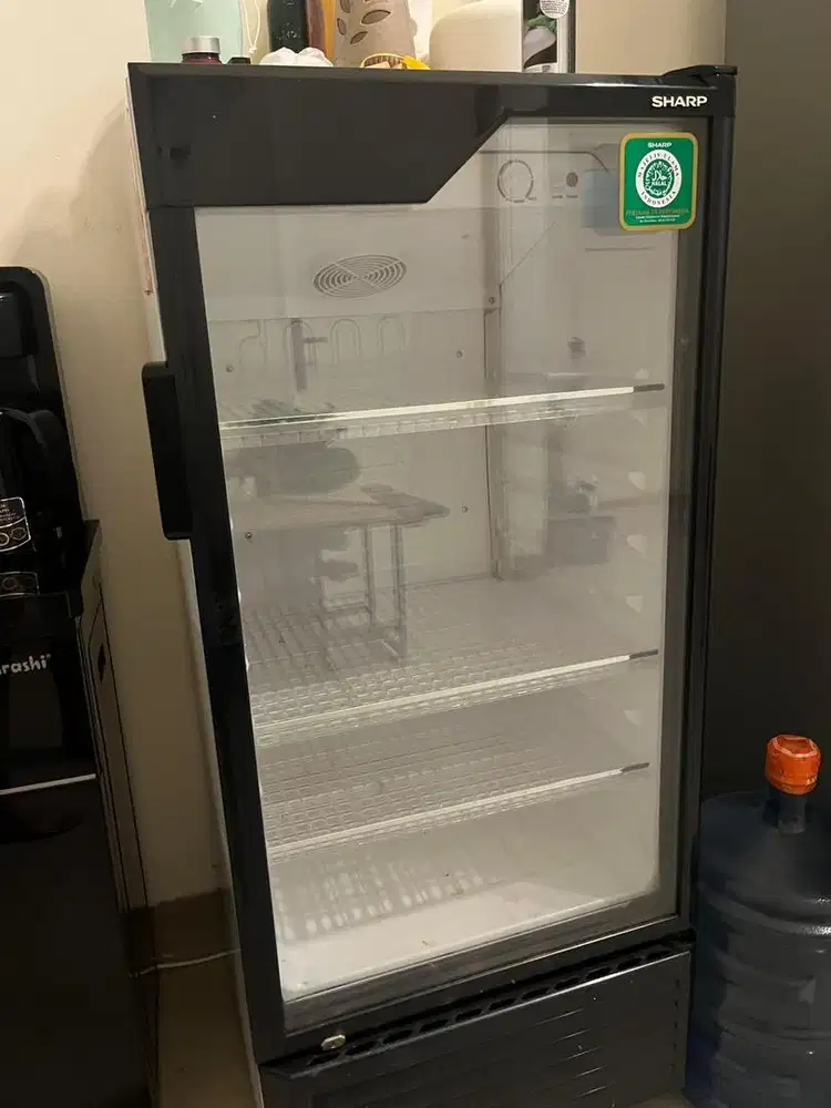 Showcase sharp rusak