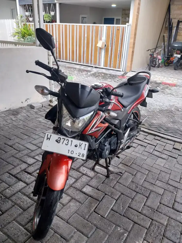 Jual motor CB 150r Lengkap hidup