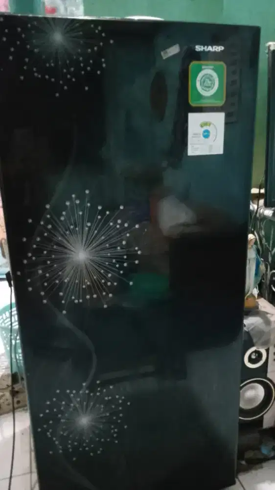 Kulkas sharp hitam corak 1 pintu