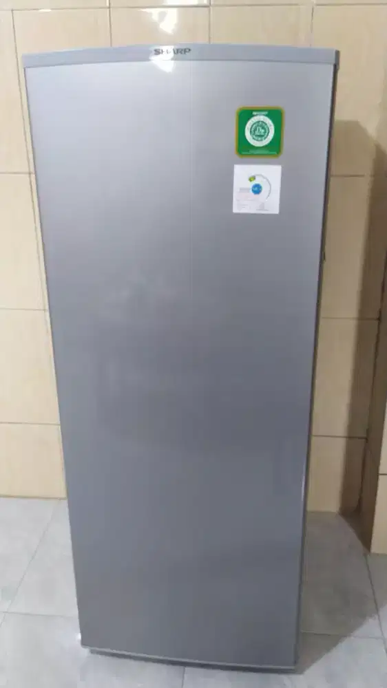 FREEZER SHARP FJ-M 195 /186ltr