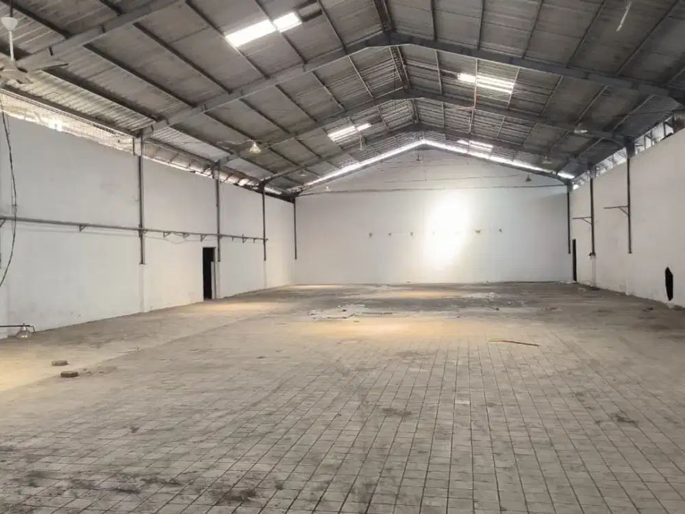 Disewa Gudang 1100meter Ada Kantor 2 Lantai di Kavling DPR Cipondoh Tangerang
