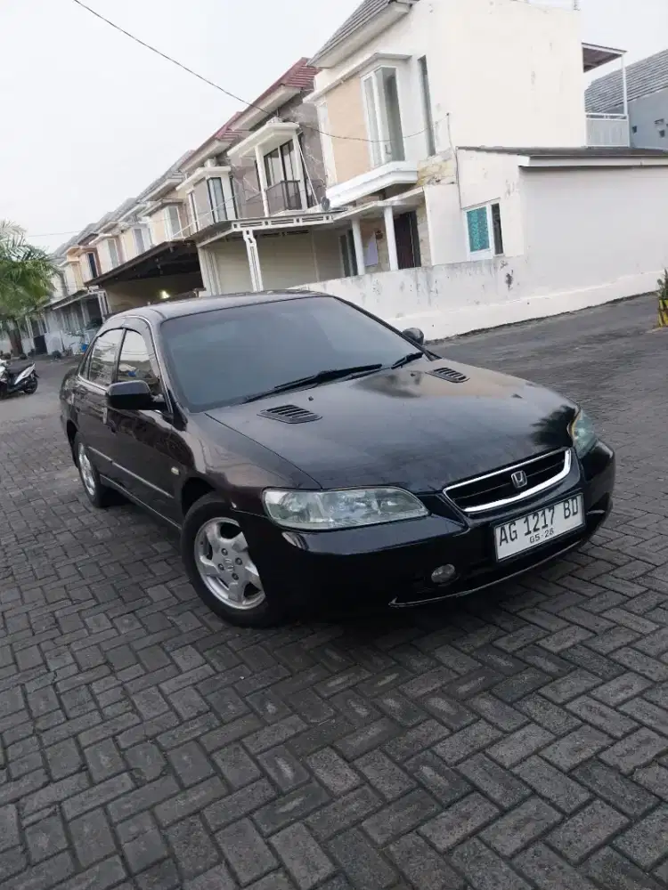 Jual mobil sedan accord istimewa. Lengkap