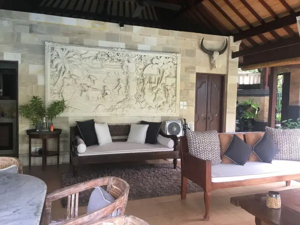 VILLA READY UNIT SEMI FURNISH KAWASAN PREMIUM DI AREA UMALAS BUMBAK