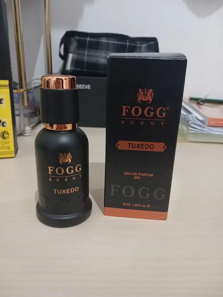 Fogg Sceny Tuxedo