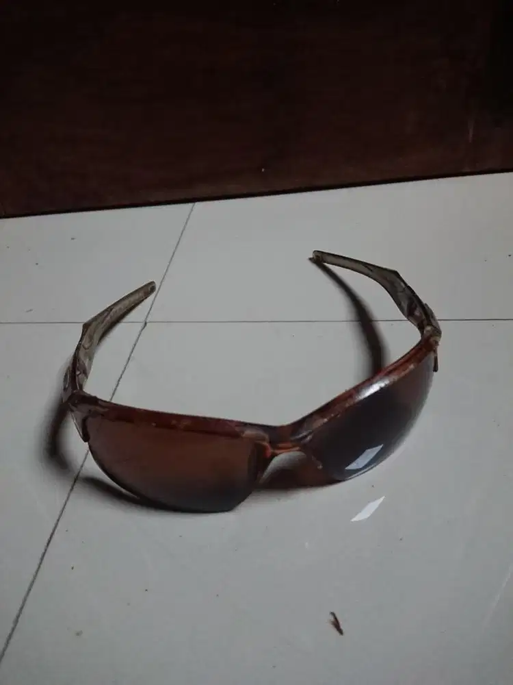 kacamata oakley bahan
