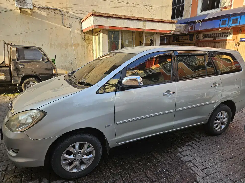 Toyota Kijang Innova 2005 Bensin