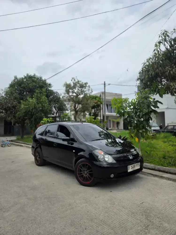 Honda stream 1.7 Manual th 2005
Mobil bagus tinggal pakai