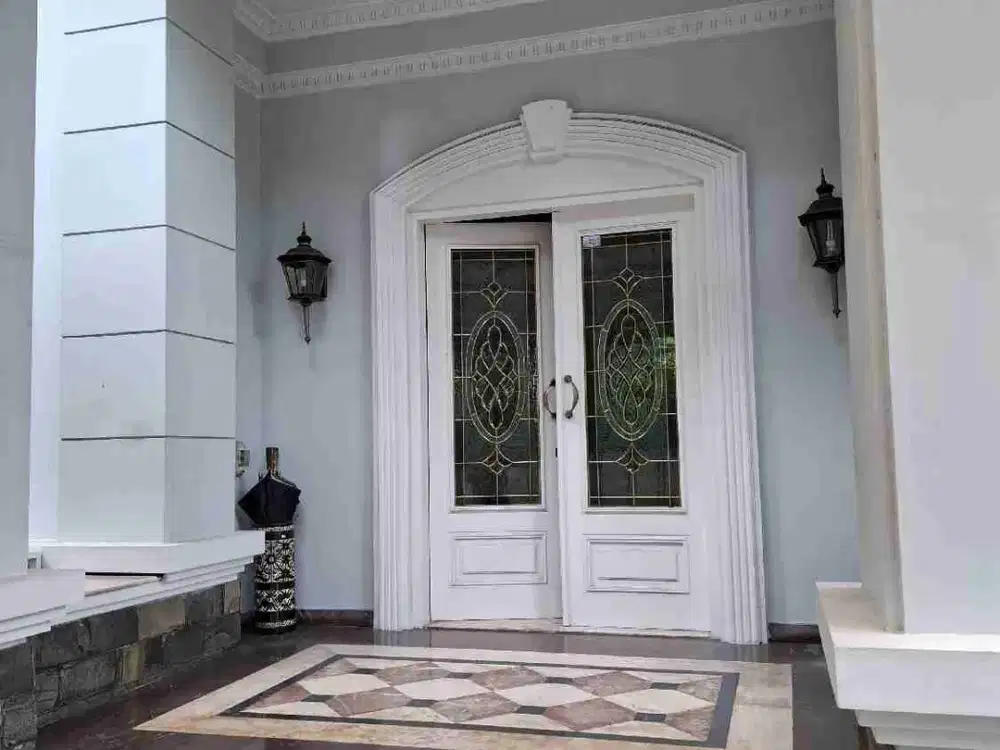 TURUN HARGA 18M! Rumah Mewah Hoek Kebayoran Baru – LT 1026m² Ada Kolam Renang & Basement