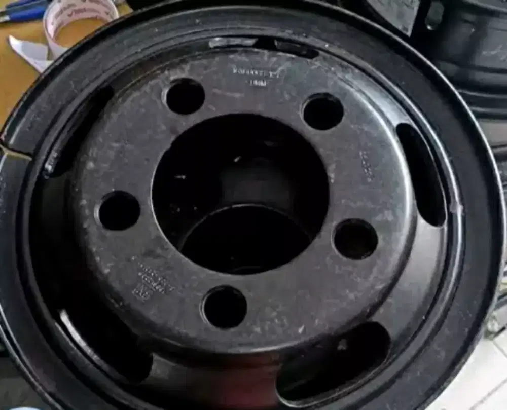 Tersedia nie veleq Hino Dutro uk.600x16 lubang 5