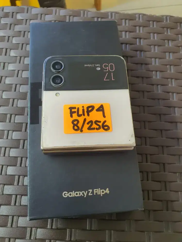 Samsung FLIP 4 256GB SEIN normal murah